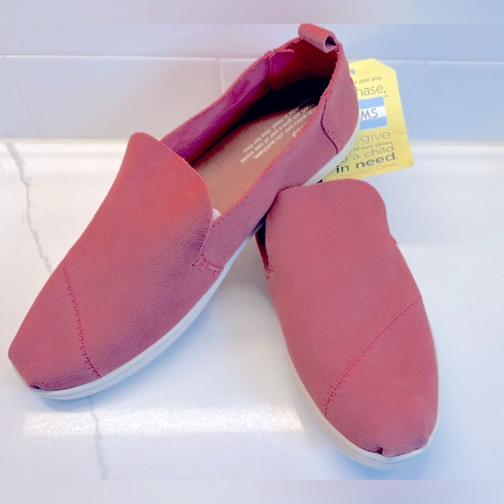 TOMS • Women's Suede Loafers • Size 8 • NWT
